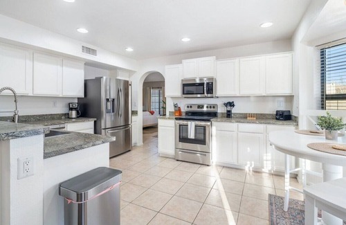 Peoria Casa | NEW Sportscourt|Huge Pool|Gameroom|Peoria Paradise