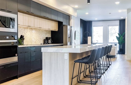 Southwest Edmonton Casa | NEW-Starry Nights Escape-King Bed-Kids Secret Rm!