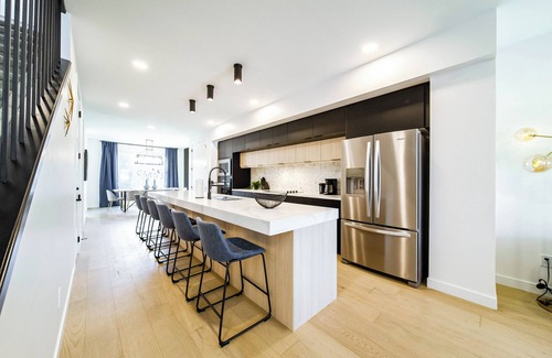 Southwest Edmonton Casa | NEW-Starry Nights Escape-King Bed-Kids Secret Rm!