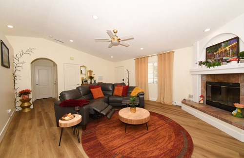 Hesperia Casa | -NEW-> Stay and the Golden Pedal Estate: Serene Getaway
