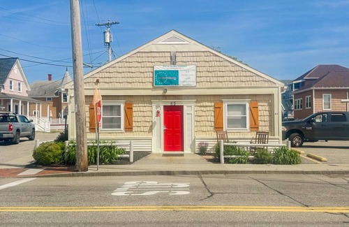Old Orchard Beach Apartamento | NEW! Steps From the Sand & Short Walk to the Pier