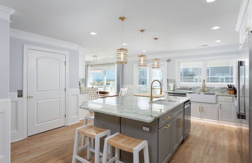 Topsail Beach Casa | NEW! Steps to beach, Ultra Premium, Free Early Check-in, Kayaks, Hot Tub,