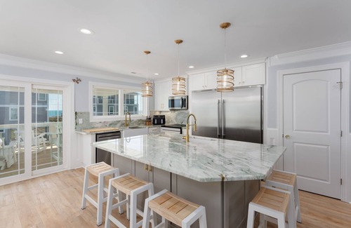 Topsail Beach Casa | NEW! Steps to beach, Ultra Premium, Free Early Check-in, Kayaks, Hot Tub,
