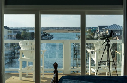 Topsail Beach Casa | NEW! Steps to beach, Ultra Premium, Free Early Check-in, Kayaks, Hot Tub,