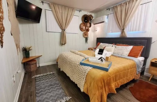 Pocono Summit Chalet De Esquí | 🍀NEW🍀 StreamFront HotTub/GameRoom/Firepit Cabin Near Kalahari