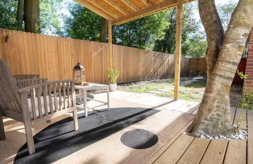 Southside Casa | New Studio Bungalow near San Marco - Sleeps 3
