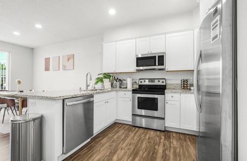Vancouver Casa | NEW Stunning 3BDRM Family Home In Downtown W/ AirHockey