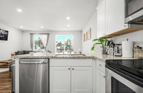 Vancouver Casa | NEW Stunning 3BDRM Family Home In Downtown W/ AirHockey