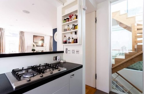 Abingdon Casa | NEW Stunning 5BD Mews House