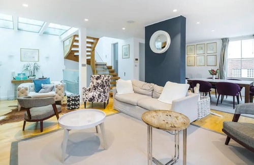 Abingdon Casa | NEW Stunning 5BD Kensington House