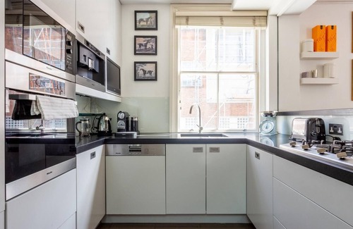 Abingdon Casa | NEW Stunning 5BD Kensington House