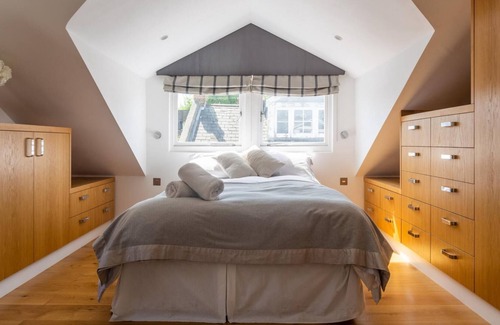 Abingdon Casa | NEW Stunning 5BD Kensington House