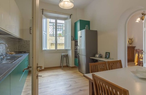 Santo Spirito Apartamento | NEW Stunning Apt Central Florence near Ponte Vecchio. Historic River Arno Palace