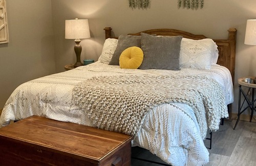 Drasco Casa | NEW! Stunning lake house! Sleeps 13!