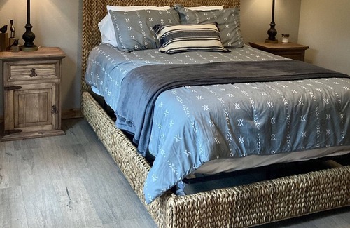 Drasco Casa | NEW! Stunning lake house! Sleeps 13!