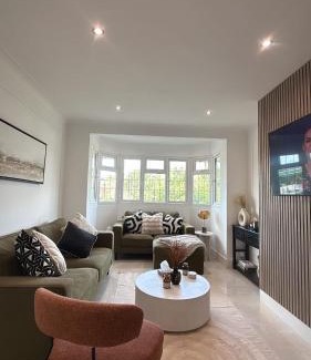 Finchley Church End Apartamento | New Stunning Modern 2 Bedroom Apartment in Mill Hill next to Train Station!