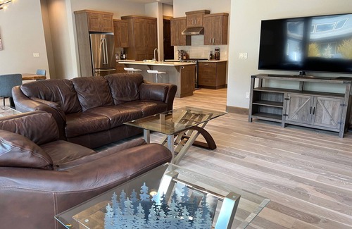 Bend Casa | New, Stunning & Modern Luxury, Fire Pit, A/C, Golf, Bike, Hike & Mt Bachelor