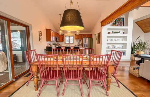 McHenry Casa | New: Stunning! Rnovated mountain lake house in central DCL!