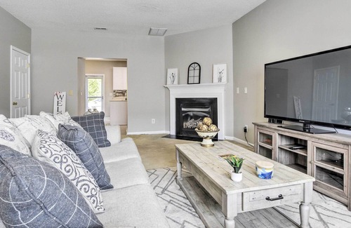 Apex Casa | NEW! Stylish Apex Townhome: Near Dining & Hiking