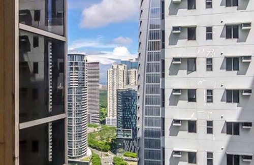 Bonifacio Global City Condominio | Condominio nuevo y elegante, ubicación centralizada, WiFi