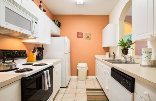 Windsor Palms Condominio | NEW! Stylish Resort Condo w/Amenities | 10 Min to Disney Parks