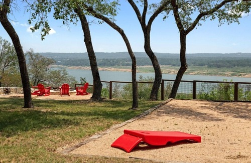 Spicewood Cabina | *NEW Sunrise Lodge - Dawn Suites | Lake Views