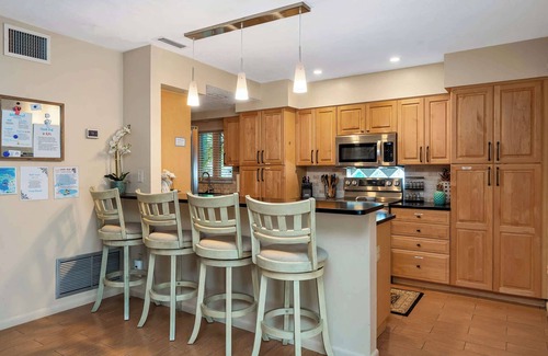 Palma Sola Casa | NEW! Sunshine Getaway! Heated Pool, Hot Tub, Games