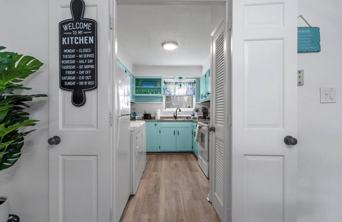Myrtle Beach Casa | New-SunshineShores modern beachhome-walk to beach!