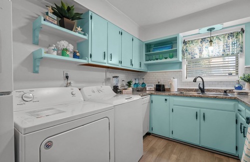 Myrtle Beach Casa | New-SunshineShores modern beachhome-walk to beach!
