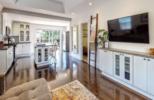 Ventura Casa | NEW Surfrider Bungalow - walk to downtown and the beach!