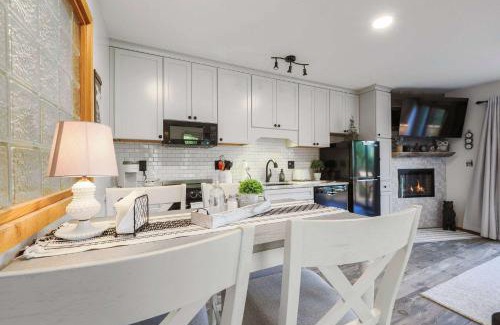 Mancelona Casa | New Tee & Ski Getaway Schuss Golf Ski Villa