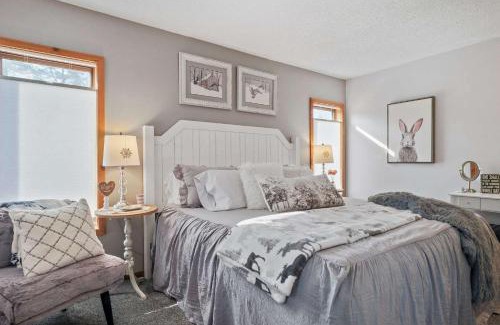 Mancelona Casa | New Tee & Ski Getaway Schuss Golf Ski Villa