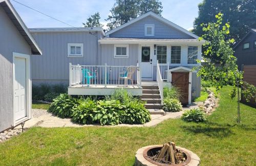 Beulah Casa | New! The Lily Pad On Benzie Blvd - Super Cute!