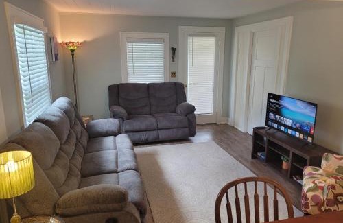 Beulah Casa | New! The Lily Pad On Benzie Blvd - Super Cute!