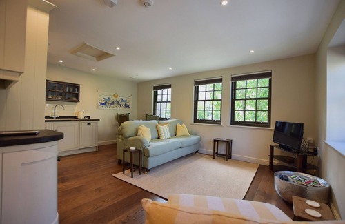 Bath Cabaña | New - The Livery - Daniel Mews - a house that sleeps 4 guests in 1 bedroom