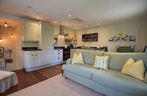 Bath Cabaña | New - The Livery - Daniel Mews - a house that sleeps 4 guests in 1 bedroom