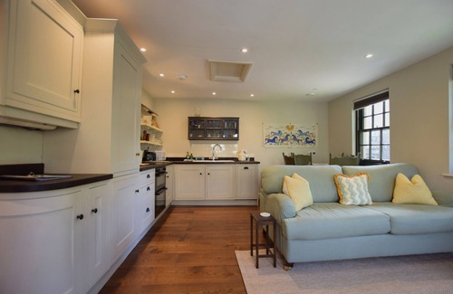 Bath Cabaña | New - The Livery - Daniel Mews - a house that sleeps 4 guests in 1 bedroom