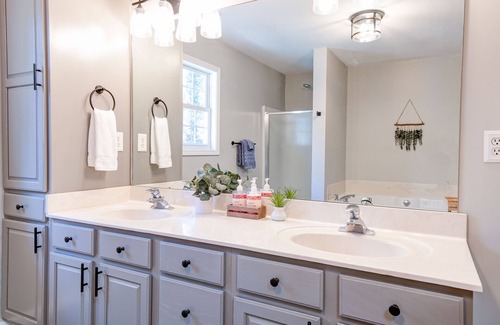 Candler Casa | NEW! The Meadow Lounge & Spa | 10 Mins to Downtown