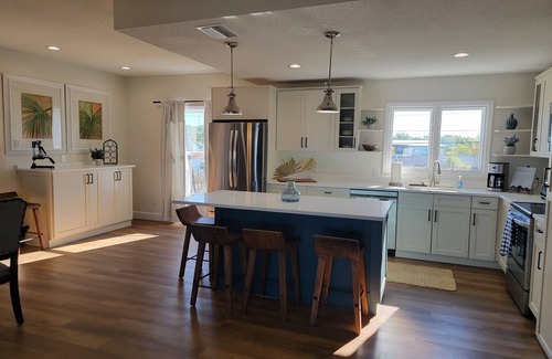 Bay Colony Casa | NEW! The Pearl in Palmetto Waterfront with a Pool and Dock
