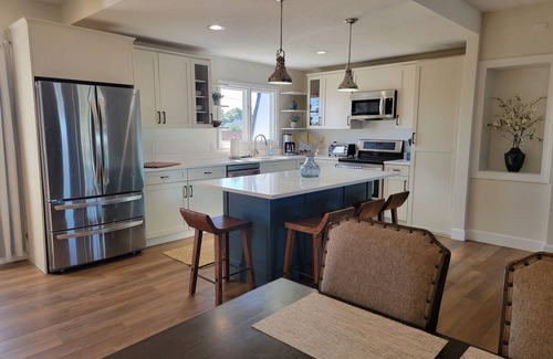 Bay Colony Casa | NEW! The Pearl in Palmetto Waterfront with a Pool and Dock