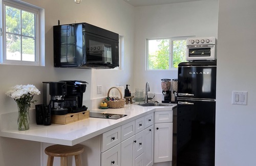 Valencia Apartamento | NEW! The Sycamore Suite! Charming Hidden Gem! NEW!