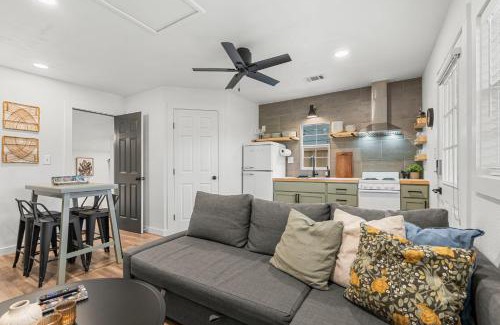 Wimberley Casa | NEW! The Yellow Door- Downtown Wimberley w/River Access