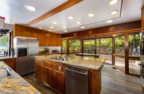 Fullerton Casa | NEW! This Mid-century modern estate home with forever views.