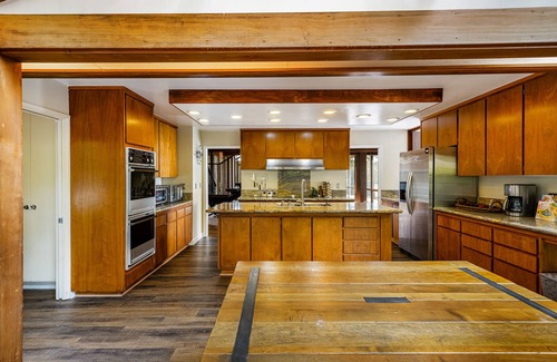 Fullerton Casa | NEW! This Mid-century modern estate home with forever views.