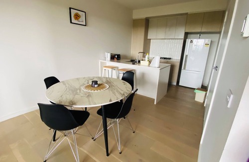Cranbourne East Casa | New Three Bedroom Town House close to Mornington Peninsula
