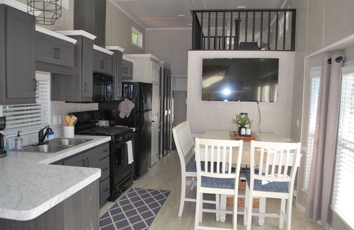 Keeling Casa | New Tiny Home 4 miles to VIR & close to Hyco Lake