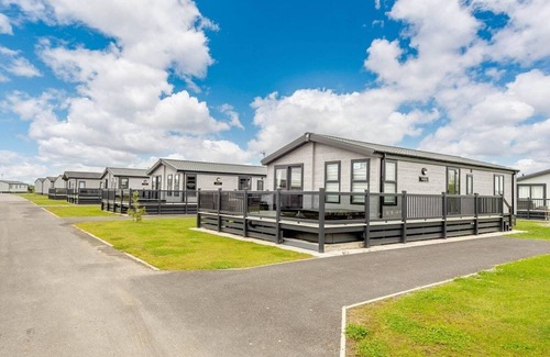 Mablethorpe Chalet De Esquí | New to 2020. Modern stylish lodges with one kingsize double with en-suite shower and two twin.