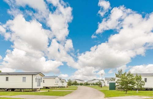 Mablethorpe Chalet De Esquí | New to 2020. Modern stylish lodges with one kingsize double with en-suite shower and two twin.