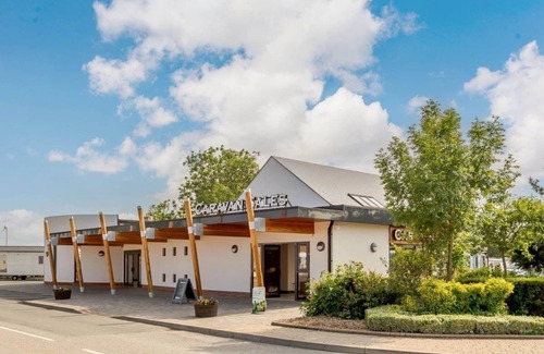 Mablethorpe Chalet De Esquí | New to 2020. Modern stylish lodges with one kingsize double with en-suite shower and two twin.