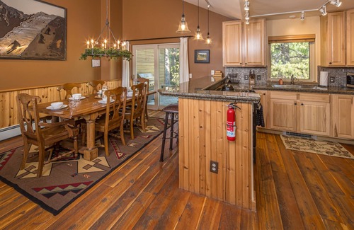 Big Sky Chalet De Esquí | New to Market! Big Sky Town Center Home